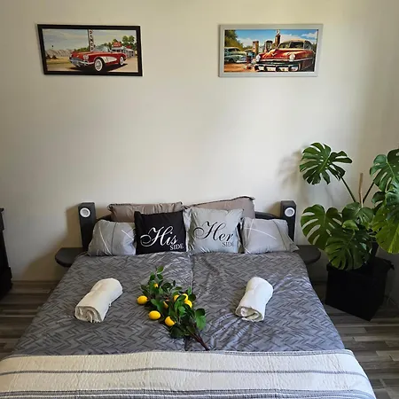 Serenity Family Apartment In Old Buda Near Tram Line Budapest Exterior photo
