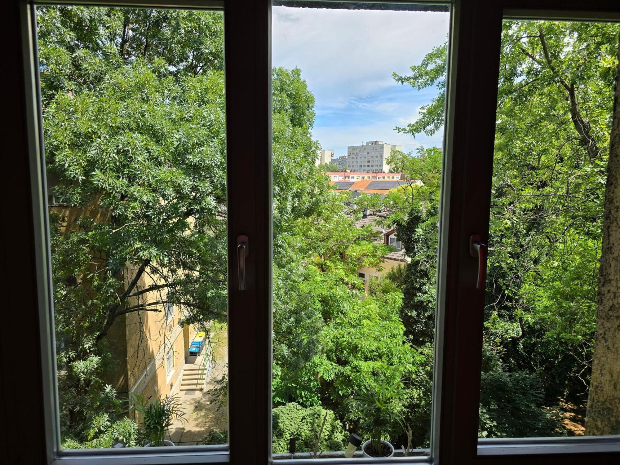 Serenity Family In Old Buda Near Tram Line Apartment Budapest